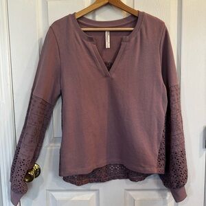 By Anthropologie Mauve/Dusty Plum Lace Back Embroidered Sleeves Top XS Boho